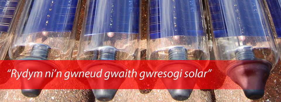 "Rydym ni’n gwneud gwaith gwresogi solar"